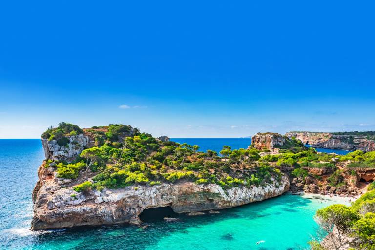 Sun. Sea. Style. Make a splash.